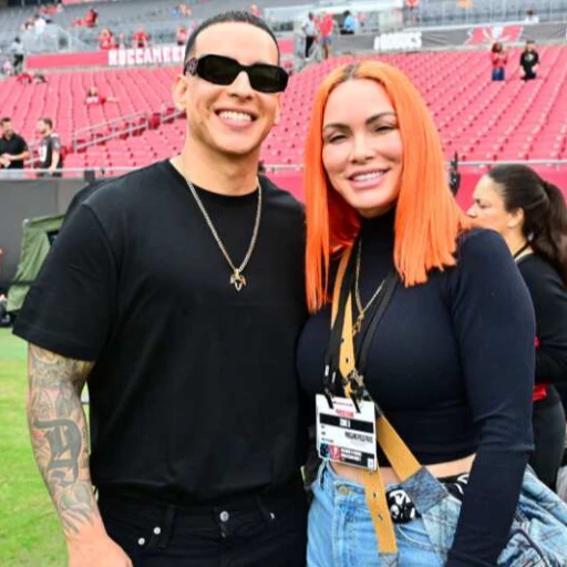 Extienden plazo para que esposa y cuñada de Daddy Yankee entreguen accesos digitales