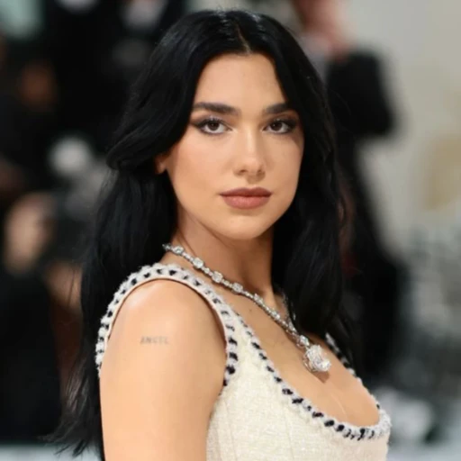 ¿Dua Lipa se comprometió con reconocido actor de Animales fantásticos?